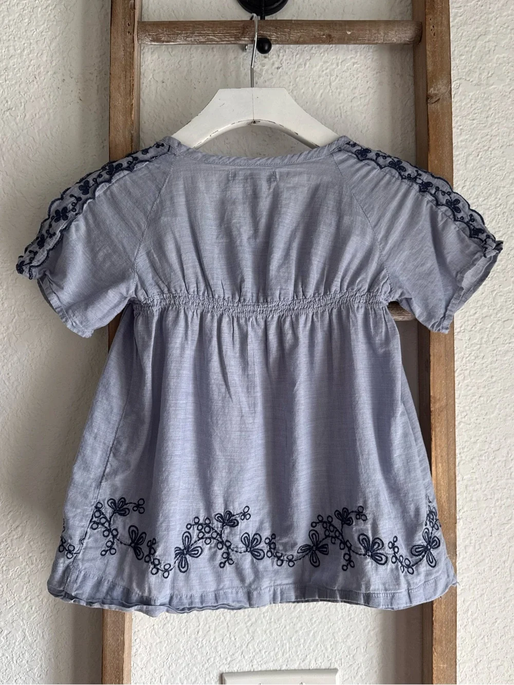 GAP Kids Chambray & Navy Embroidered Boho Peasant Top girls sz: XS or 4/5